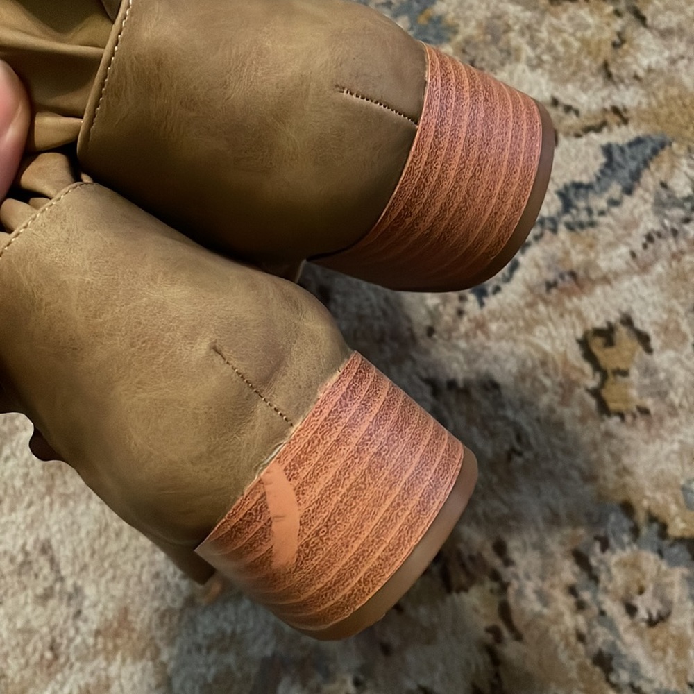 Girls Ruffled Ankle Booties - Picture 4 of 5
